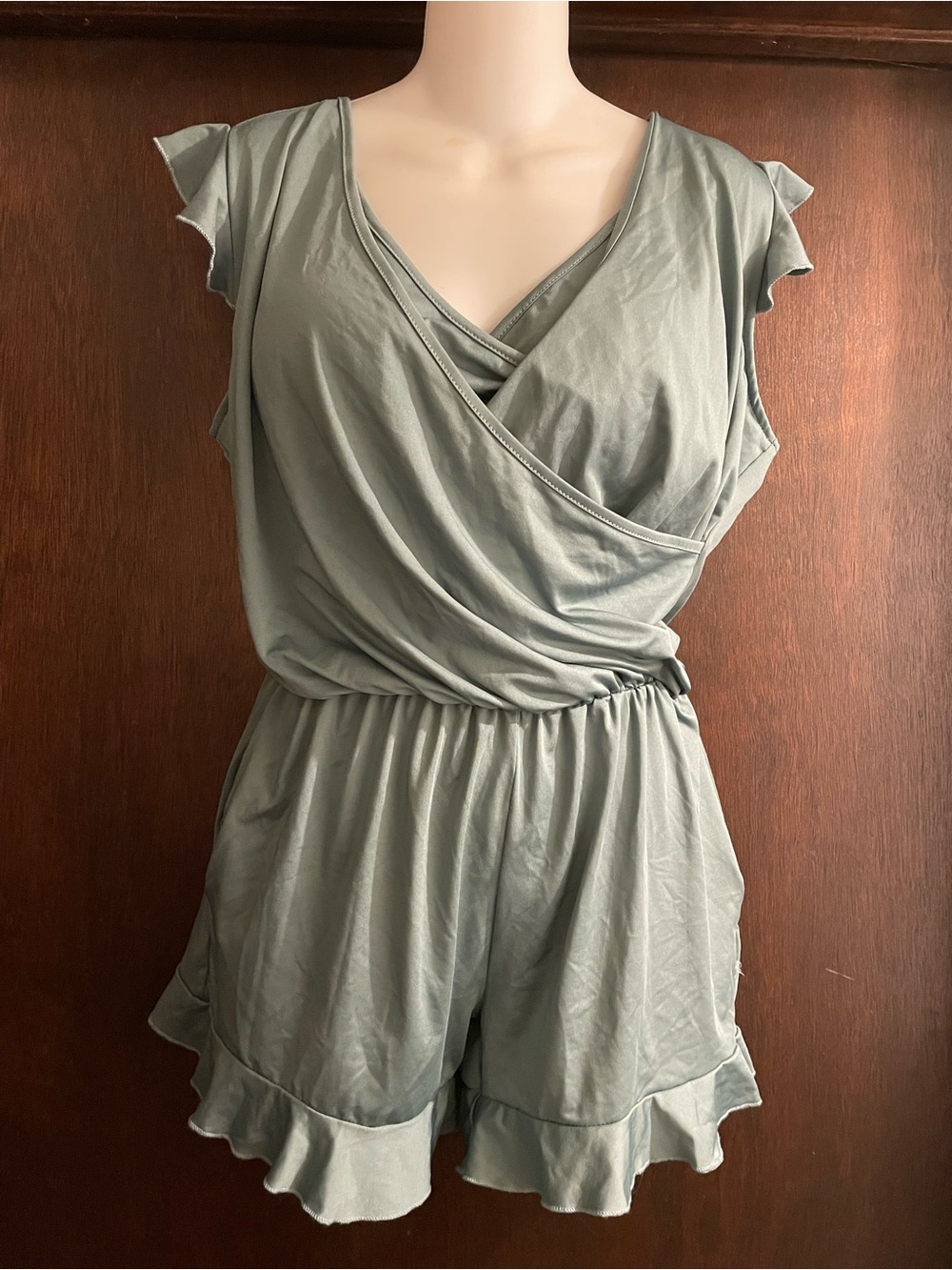 Unbranded Women's Large Swim Romper Built in Bra Pockets Sage Green Ruffles